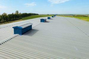 4 Benefits of Metal Roofing Systems for Businesses